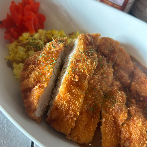 ポークカツスープカレー：ボリューム満点のランチ